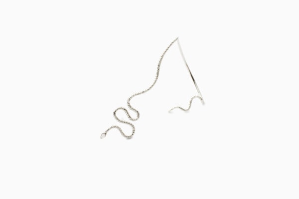 Single Chai Earring in Silver, packshot Sarah Vankaster Handmade Jewelry, serpent Collection