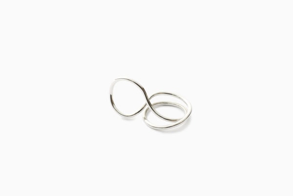 Ring Damona in Silver packshot, Sarah Vankaster Jewelry Flow Collection